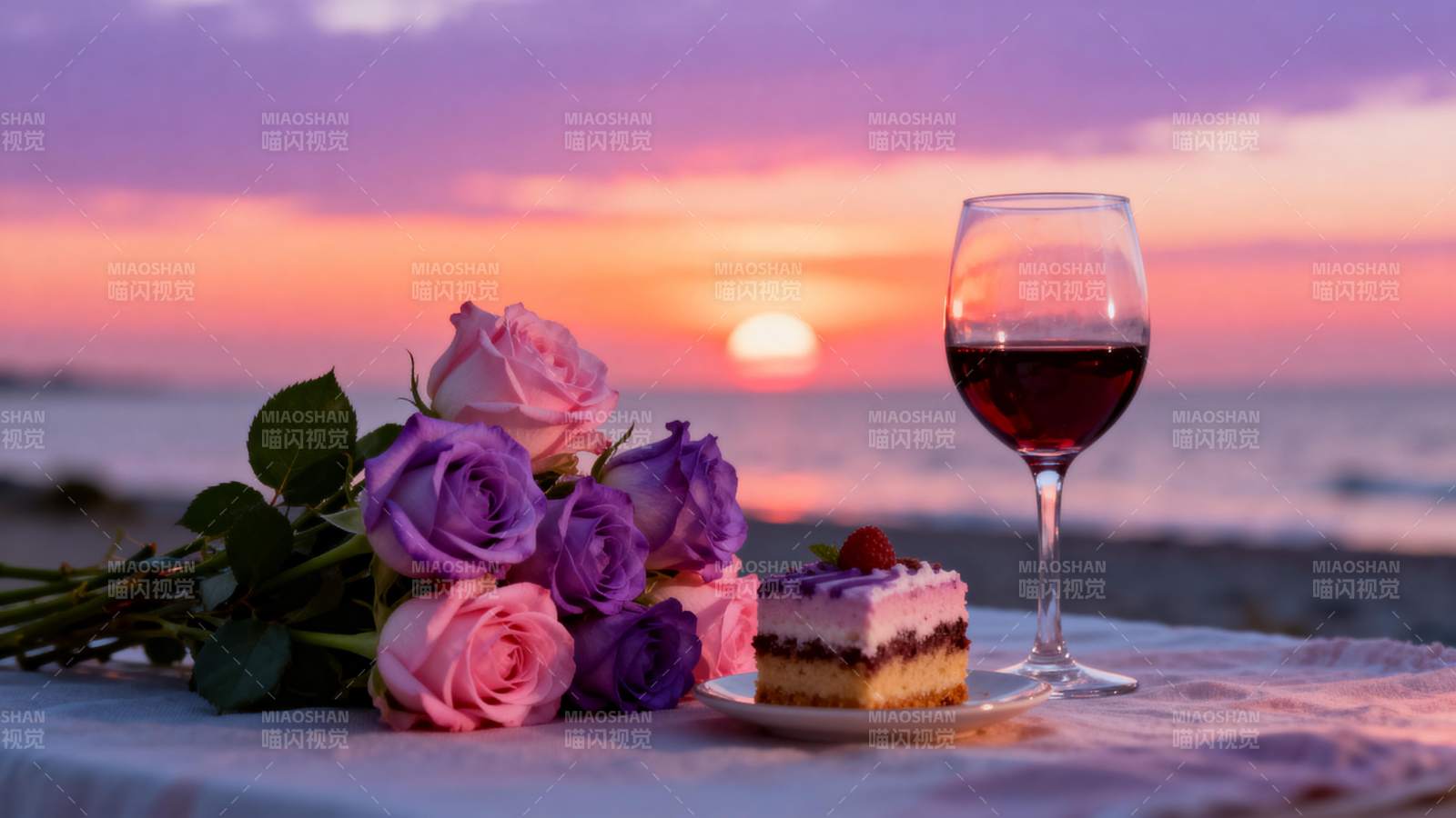 夕阳下的浪漫晚餐图片