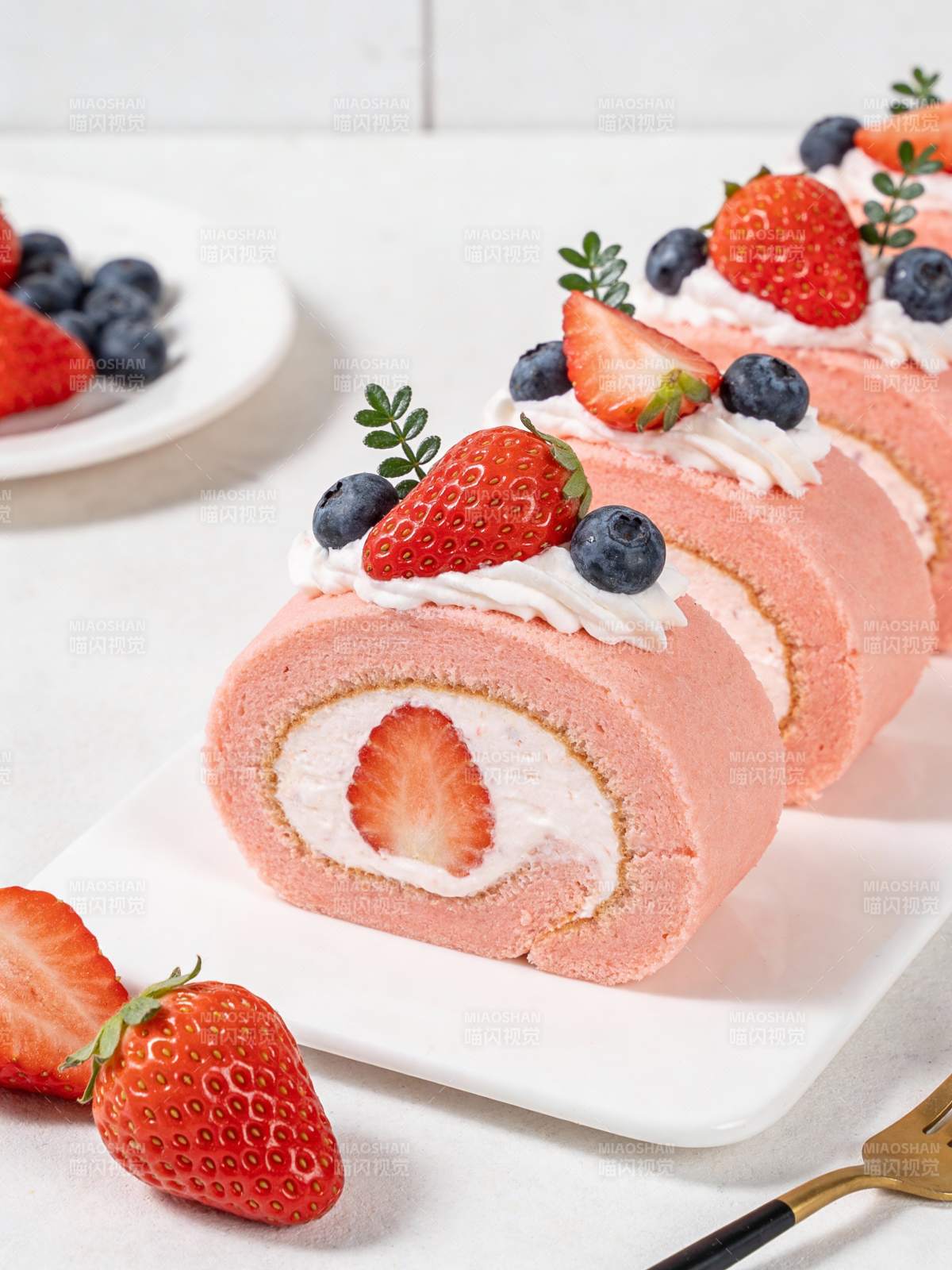 草莓奶油蛋糕卷图片