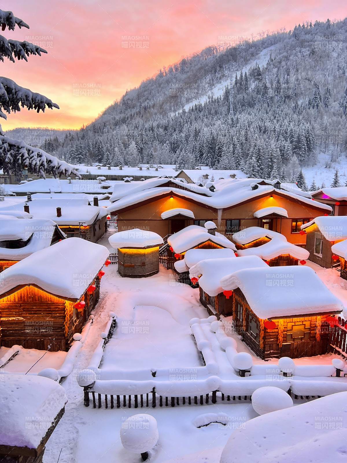 雪乡黄昏美景图片