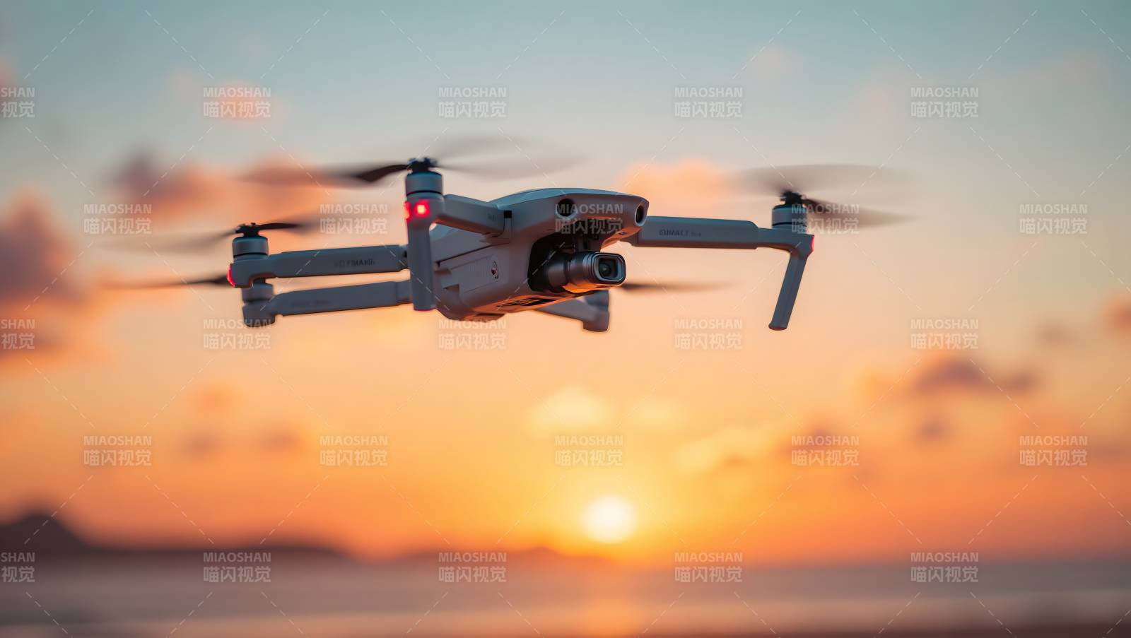 无人机日落飞行图片