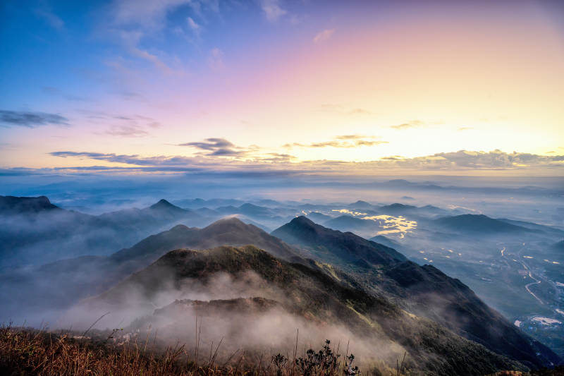 云海日出山峦图片