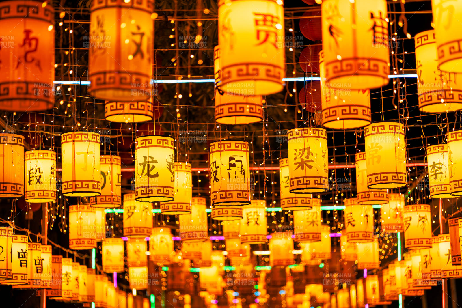 灯火辉煌迎新春图片